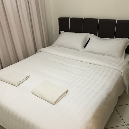 Sunset & Seaview Vacation Condos At Marina Court Resort Condo Kota Kinabalu Exterior photo